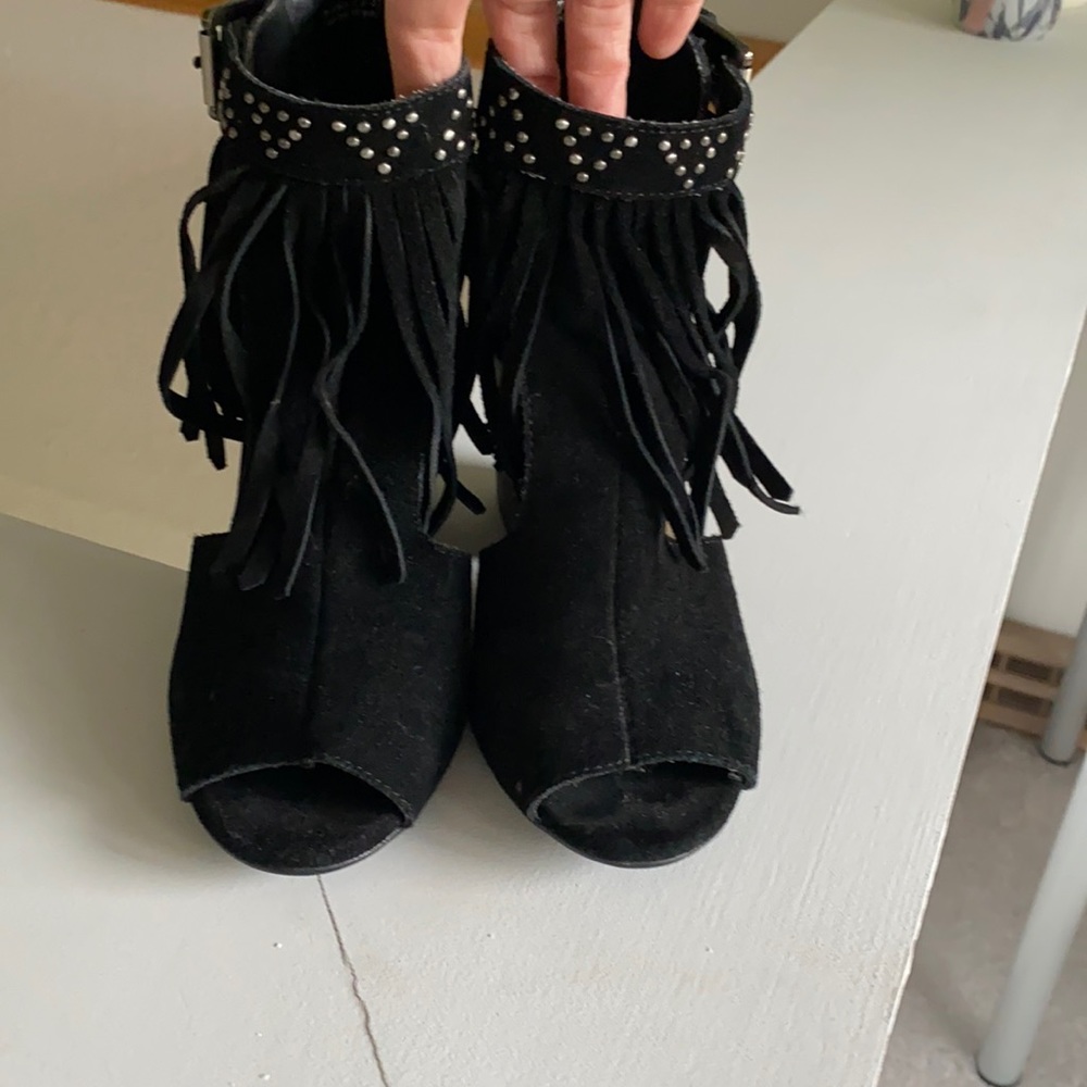 Chinese laundry fringe shoes